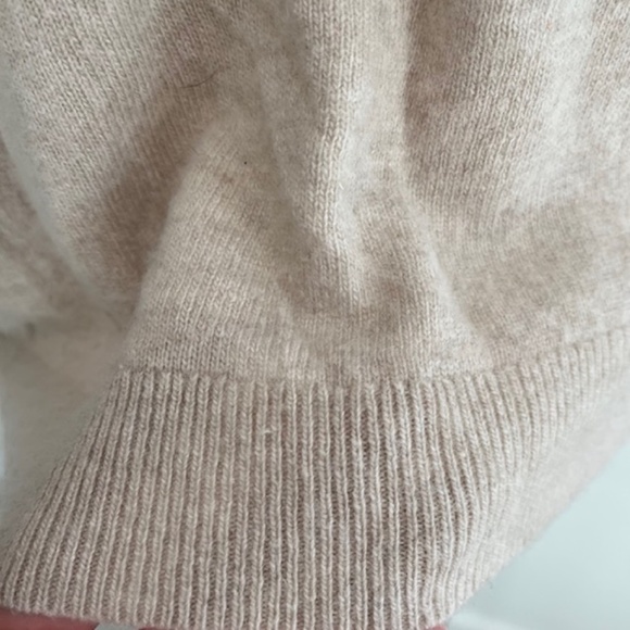 Banana Republic | 'Filpucci' Fine Italian Yarn Cream V-Neck Sweater - Picture 7 of 8
